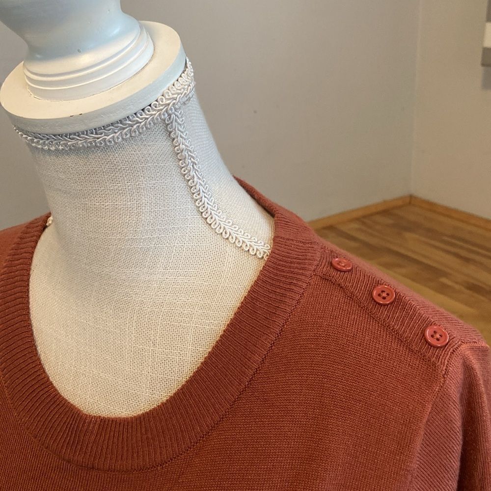 Modcloth Rust Orange 3/4 Sleeve Knit Button Shoulder Sweater Size Medium - Picture 7 of 10